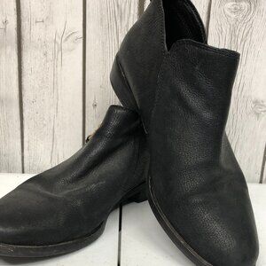 Ugg Black Brushed Leather Bootie Size 9